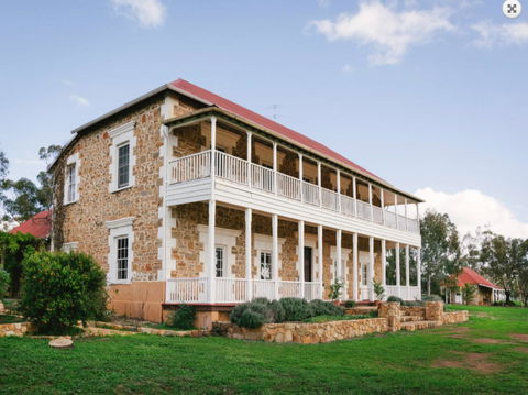 Daisy Cottage - Goulburn Accommodation 9