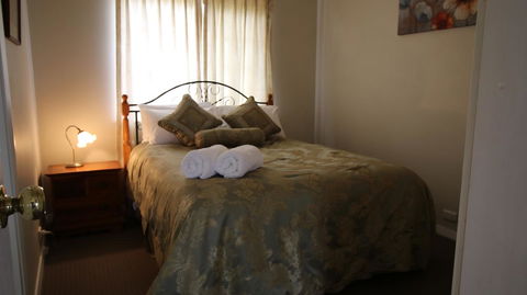 Daisy Cottage - Goulburn Accommodation 21