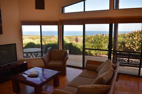 Redgate Beach Escape - Goulburn Accommodation 1