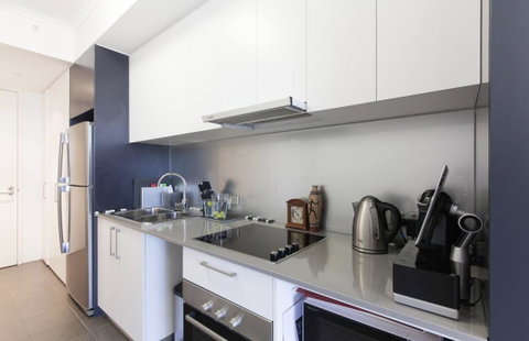 Perth Luxury City Apartment- Free Parking - Goulburn Accommodation 3