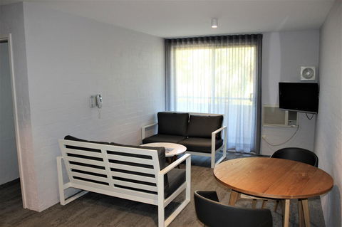 Atrium Hotel Mandurah - Goulburn Accommodation 4