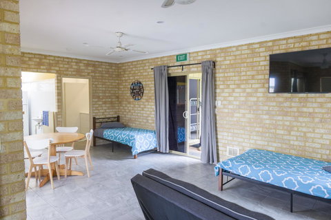 Lancelin Lodge - Goulburn Accommodation 2