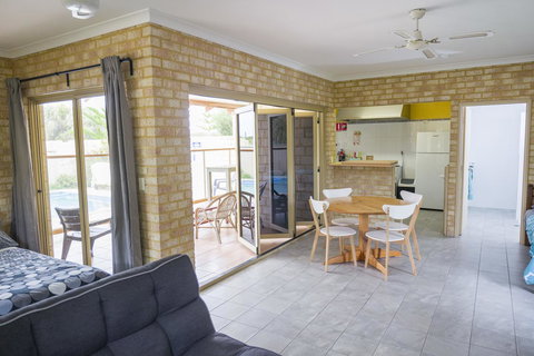 Lancelin Lodge - Goulburn Accommodation 26