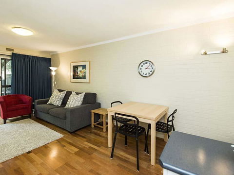 Rosalie 13 - Goulburn Accommodation 6