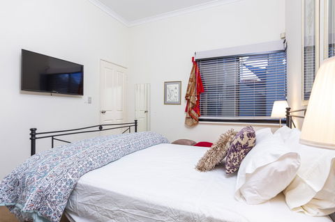 Como Executive Apartment - Goulburn Accommodation 7