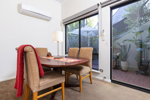 Como Executive Apartment - Goulburn Accommodation 10