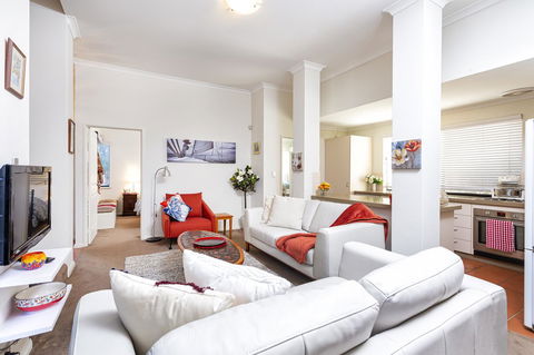Como Executive Apartment - Goulburn Accommodation 5