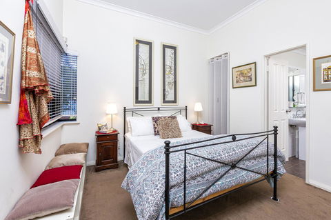 Como Executive Apartment - Goulburn Accommodation 6