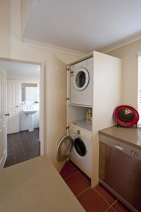 Como Executive Apartment - Goulburn Accommodation 14