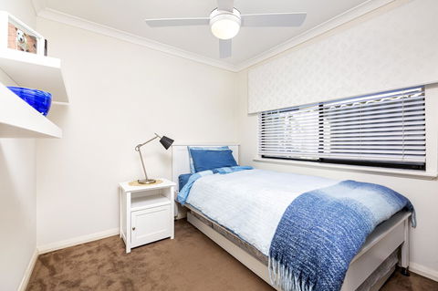 Como Executive Apartment - Goulburn Accommodation 12