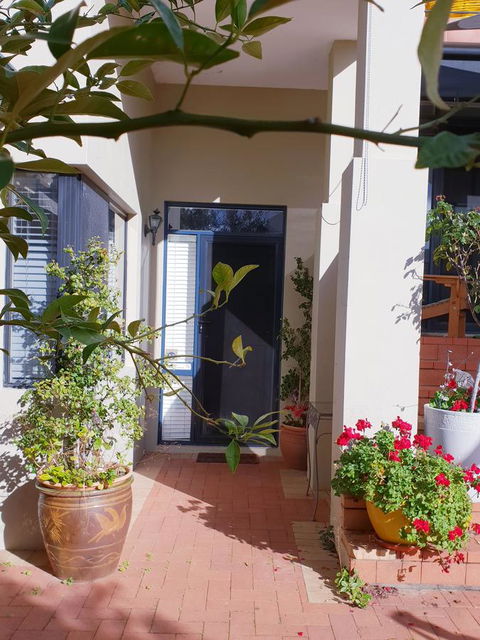 Como Executive Apartment - Goulburn Accommodation 3