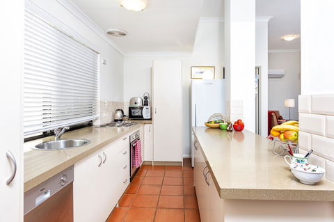 Como Executive Apartment - Goulburn Accommodation 8