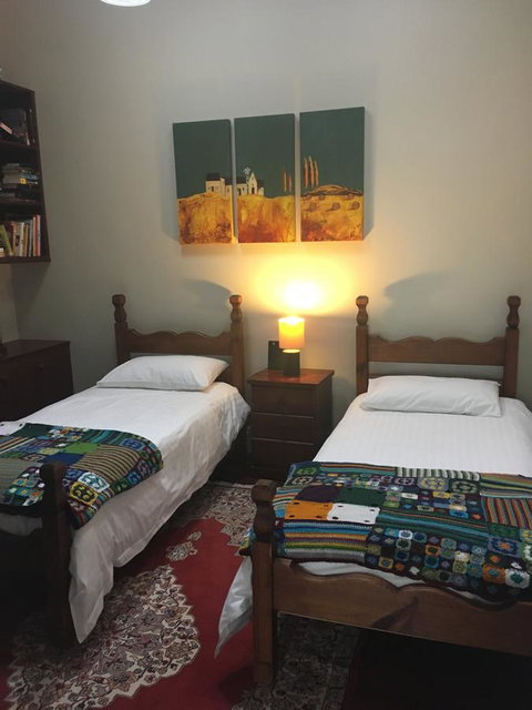 Rowley House - Goulburn Accommodation 11