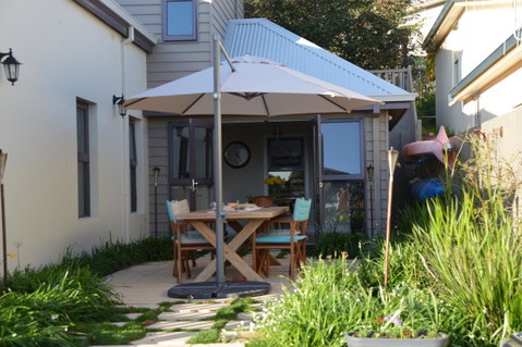 Rowley House - Goulburn Accommodation 7