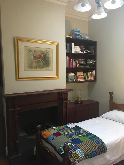 Rowley House - Goulburn Accommodation 10