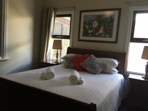 Rowley House - Goulburn Accommodation 15