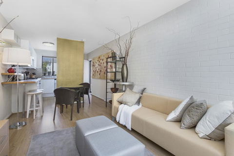 Gorgeous 26 1 Bed Designer Fitout Perfect Location - Goulburn Accommodation 24