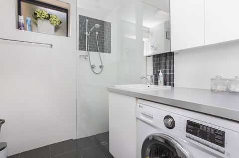 Gorgeous 26 1 Bed Designer Fitout Perfect Location - Goulburn Accommodation 5