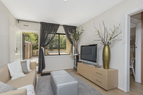 Gorgeous 26 1 Bed Designer Fitout Perfect Location - Goulburn Accommodation 26