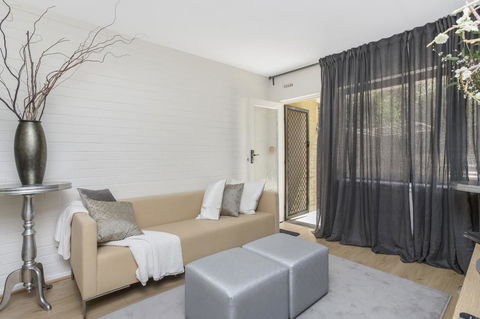 Gorgeous 26 1 Bed Designer Fitout Perfect Location - Goulburn Accommodation 8