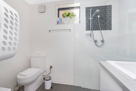 Gorgeous 26 1 Bed Designer Fitout Perfect Location - Goulburn Accommodation 42
