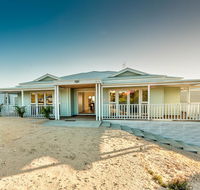 Blue Sky Escapes The Lookout Lancelin - Goulburn Accommodation