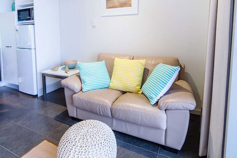 Onslow Beach Resort - Goulburn Accommodation 9