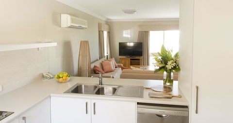 The Marina Hotel - Mindarie - Goulburn Accommodation 24