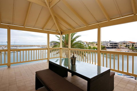 The Marina Hotel - Mindarie - Goulburn Accommodation 7