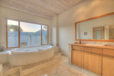Moana Spa Villas - Prime Yallingup Location - Goulburn Accommodation 17