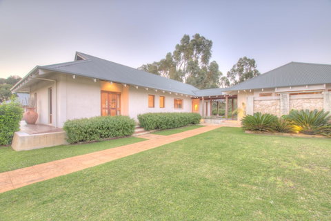 Moana Spa Villas - Prime Yallingup Location - Goulburn Accommodation 1