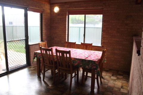 Kestrel Chalets - Goulburn Accommodation 17