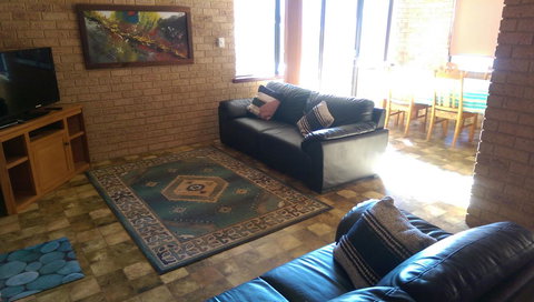 Kestrel Chalets - Goulburn Accommodation 6