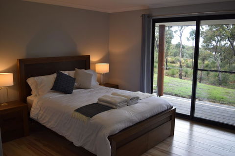 Eagle Bay House - Goulburn Accommodation 4