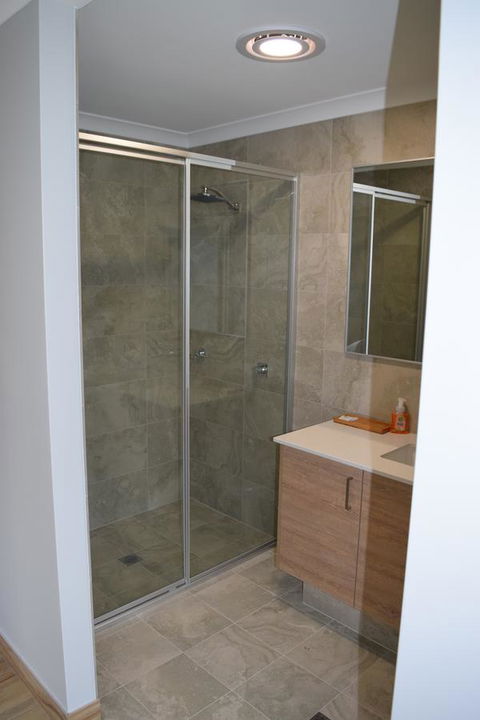 Eagle Bay House - Goulburn Accommodation 8