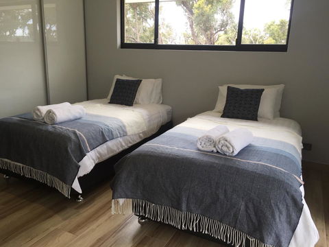 Eagle Bay House - Goulburn Accommodation 2