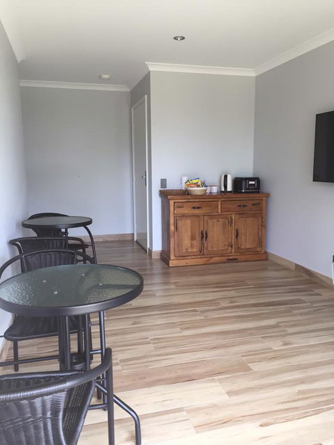 Eagle Bay House - Goulburn Accommodation 11