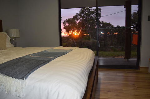 Eagle Bay House - Goulburn Accommodation 0