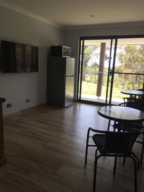 Eagle Bay House - Goulburn Accommodation 10
