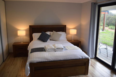 Eagle Bay House - Goulburn Accommodation 6