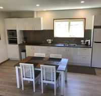 Loma Cottages - Goulburn Accommodation