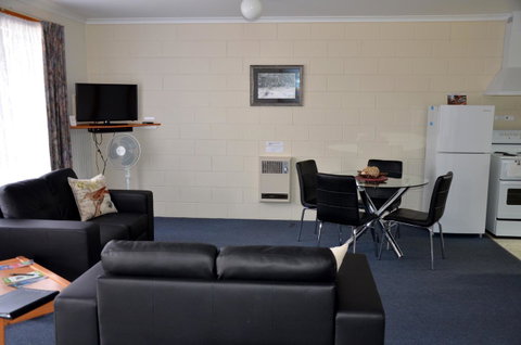 Castaway Holiday Apartments - Goulburn Accommodation 21