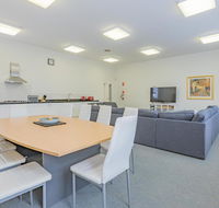 4 Bedroom House - Hobart CBD - Free Parking - Goulburn Accommodation