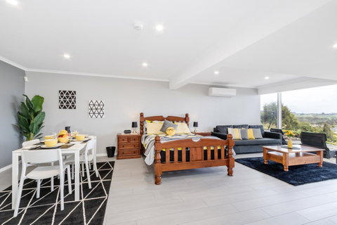 Views Forever - Devonport - Goulburn Accommodation 3