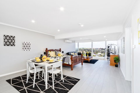 Views Forever - Devonport - Goulburn Accommodation 4