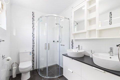 Views Forever - Devonport - Goulburn Accommodation 8