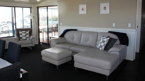 SEA EAGLE COTTAGE Amazing Views Of Bay Of Fires - Goulburn Accommodation 5