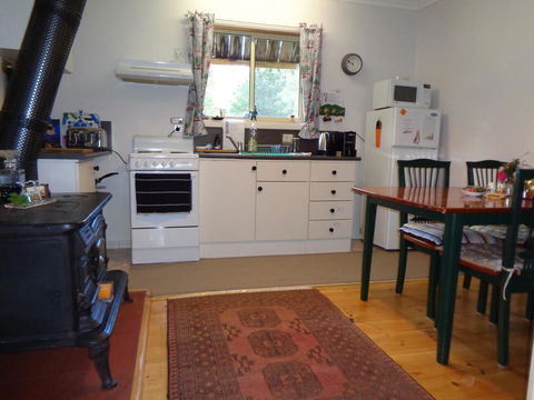 Post House Cottage - Goulburn Accommodation 7