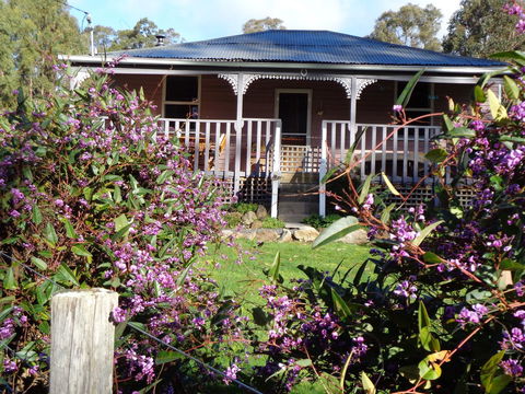 Post House Cottage - Goulburn Accommodation 0
