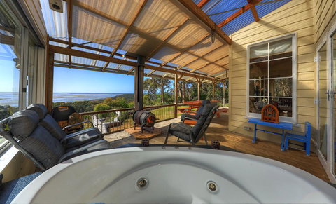 Island View Spa Cottage - Goulburn Accommodation 5